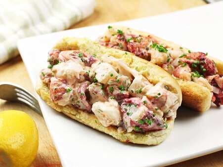 Sous Vide Maine-Style Lobster Rolls 