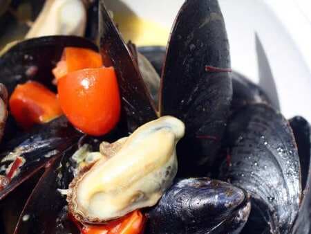 Mussels With Saffron And Tomatoes