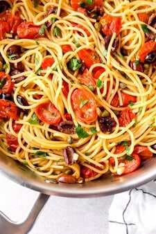One Pot Spaghetti Puttanesca