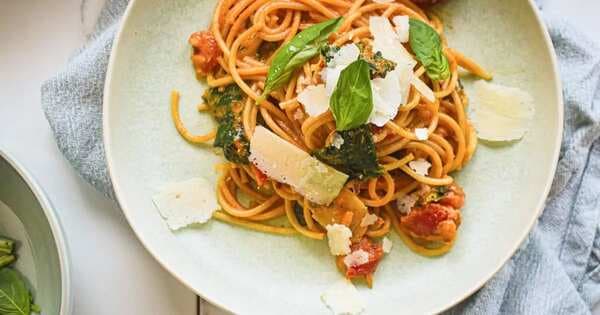 Creamy Tomato, Mushroom, And Spinach Pasta