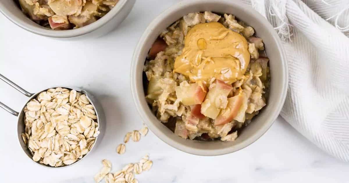 Microwave Apple Oatmeal With Peanut Butter