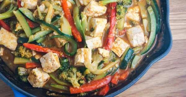 Thai Red Curry Tofu With Zucchini Noodles