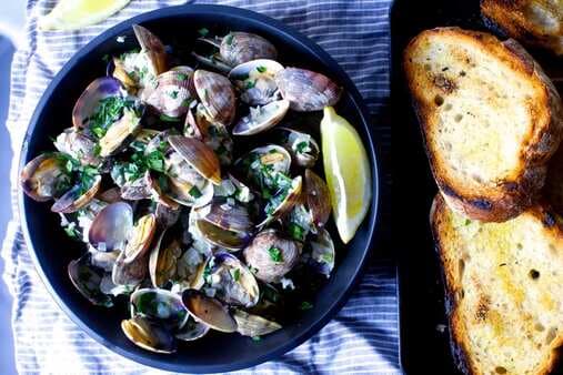 Garlic, Wine And Butter Steamed Clams