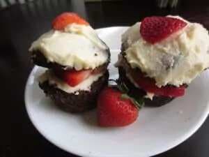 Chocolate Strawberry Shortbread Cupcakes