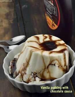Vanilla Pudding With Chocolate Sauce