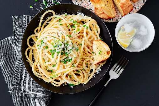 15-Minute Cheese And Pepper Pasta