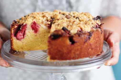 Apple And Strawberry Crumble Cake