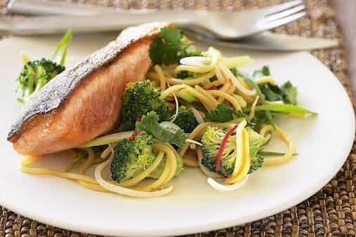 Broccoli Chilli Noodles With Grilled Salmon