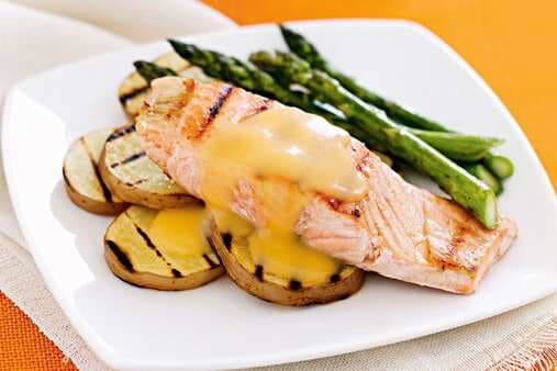 Chargrilled Salmon With Hollandaise Sauce