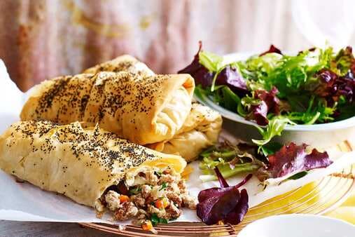 Cinnamon Spiced Chicken Filo Parcels With Jalapeno Aioli And Mixed Leaf Salad