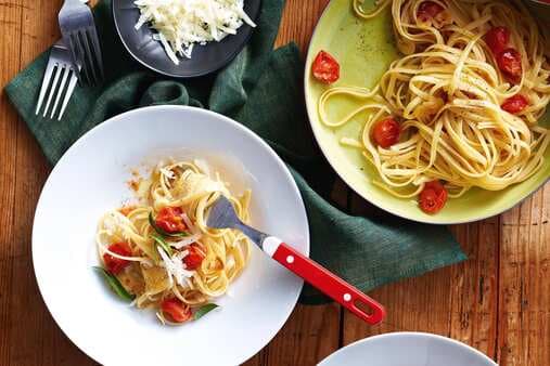 Garlic Olive Oil & Tomato Pasta