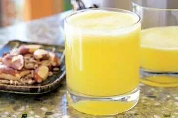 Grapefruit Lemon And Pineapple Juice With Sunflower Snack