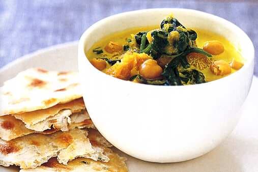 Pumpkin Chickpea & Spinach Dhal With Garlic & Herb Naan