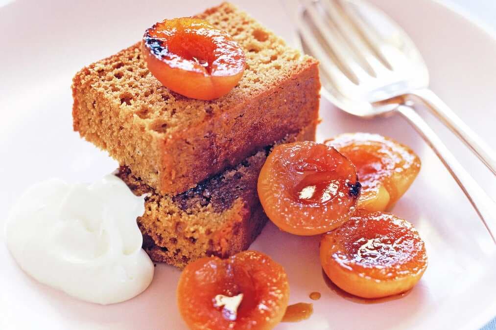Quick Gingerbread With Grilled Apricots