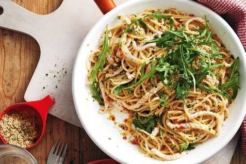 Spaghetti With Calamari Chilli & Parsley Crumbs