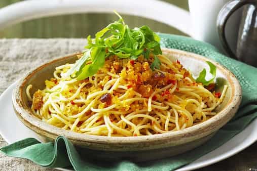 Spaghetti With Crispy Garlic And Chilli Crumbs