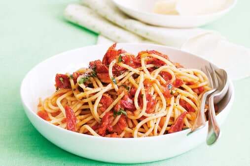 Spaghetti With Sun-Dried Tomato Sauce