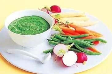 Spinach & Cottage Cheese Dip With Crudites