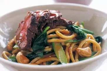 Stir-Fried Noodles With Beef And Greens
