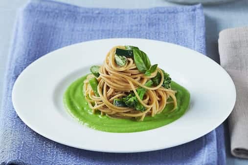 Wholegrain Spaghetti With Green Vegetable 'Cacio E Pepe'