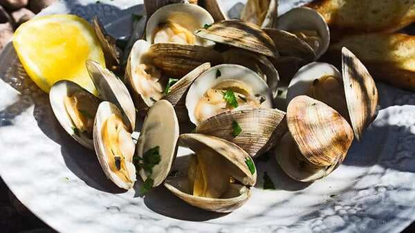 Grilled Clams & Garlic Butter