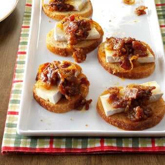 Brie Appetizers With Bacon-Plum Jam