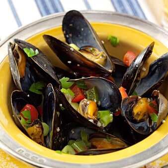 Steamed Mussels with Peppers