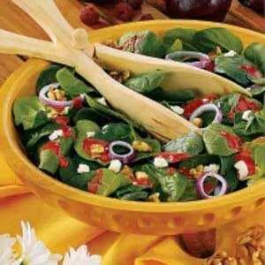 Walnut-Cheese Spinach Salad