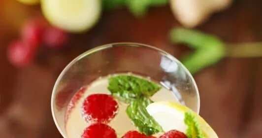 Sparkling Raspberry Limoncello Cocktail