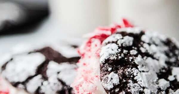 Crinkle Sandwich Cookies With Peppermint Cream