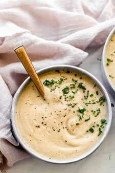 Creamy, Roasted & Vegan Cauliflower Soup