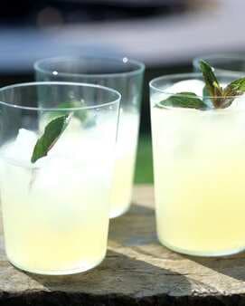 Middle Eastern-Style Mint Lemonade