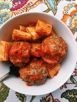 Pasta With Garlicky Meatballs And Tomato Sauce