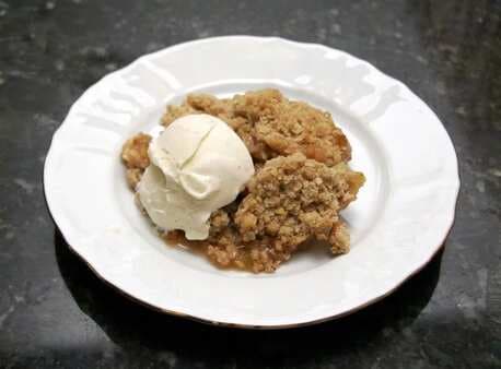 Rhubarb Crisp With Crunchy Oat Topping