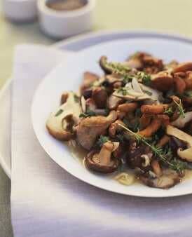 Spanish Mushrooms In White Wine Sauce-Champinones En Salsa De Vino