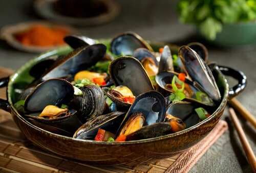 Steamed Mussels In Thai Basil-Coconut Sauce