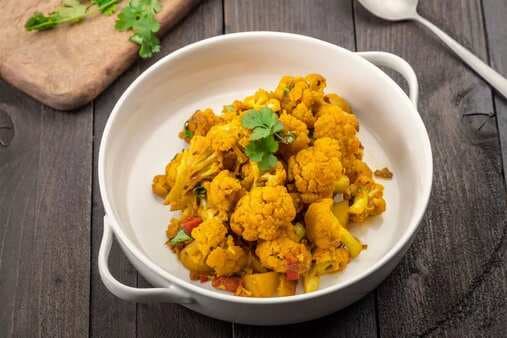 Indian-Style Vegan Cauliflower And Potato Curry