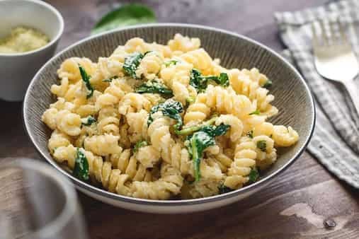 Vegetarian Pasta With Spinach And Ricotta Cheese