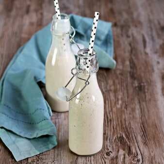 Banana Date Smoothie With Ginger And Cardamom