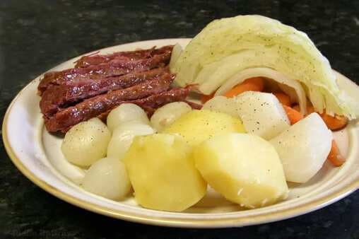Corned Beef With Cabbage Potatoes And Carrots