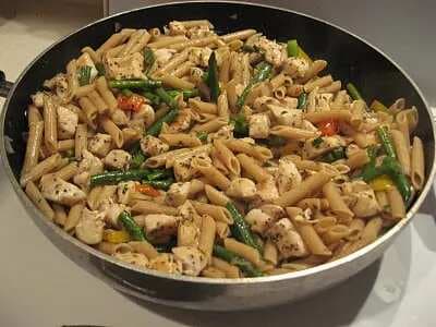 Chicken Penne Pasta with Asparagus and Peppers