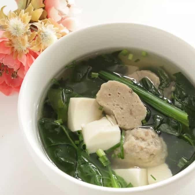 Spinach Soup With Fish Balls