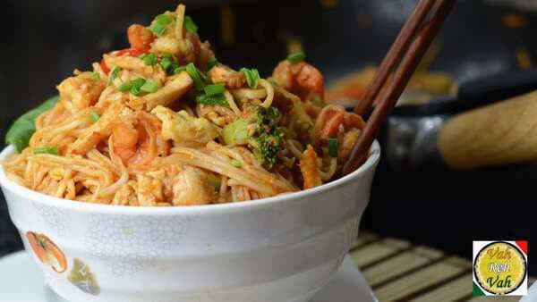 Asian Noodles With Chicken And Shrimp