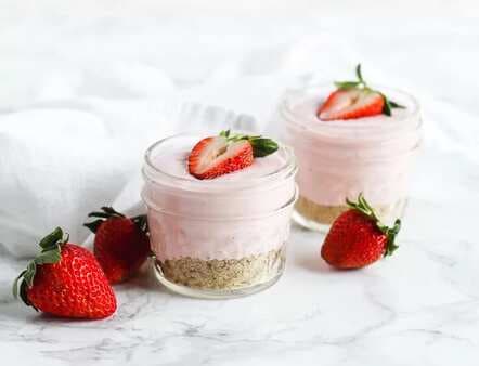 No-Bake Mini Strawberry Cheesecake Cups