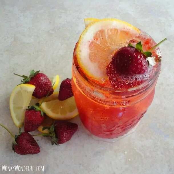 Strawberry Lemonade Fizz