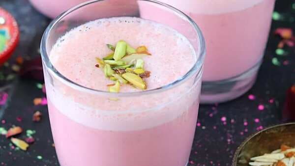 Relish This Creamy Strawberry Thandai At Your Holi Party