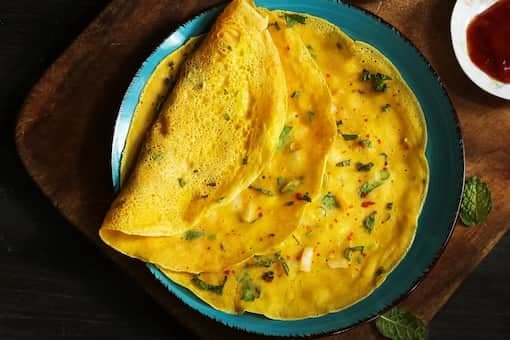 Oats And Moong Dal Chilla For Weight Loss Coming Right Up!