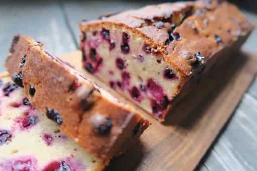 Make Easy Blueberry Banana Bread At Home With This Simple Recipe