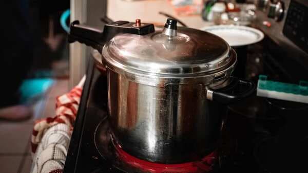 6 Cost-Effective Pressure Cookers For Kitchen