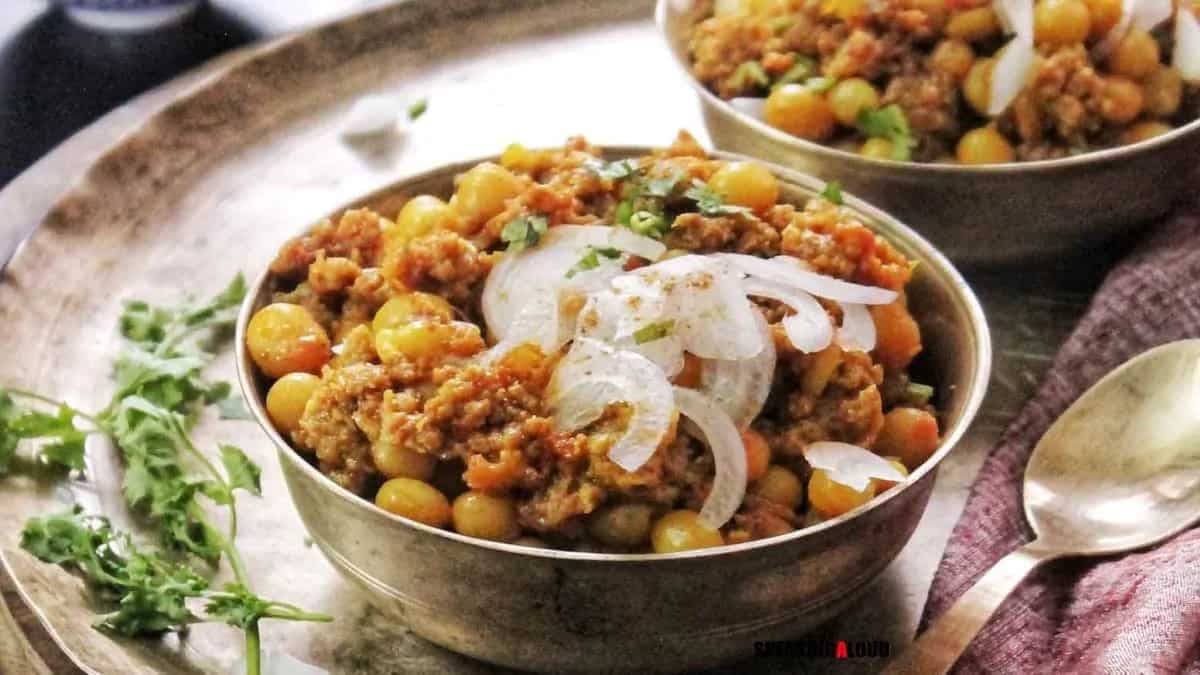 Mangsho Ghugni, The Decadent Yellow Peas Bengali Curry